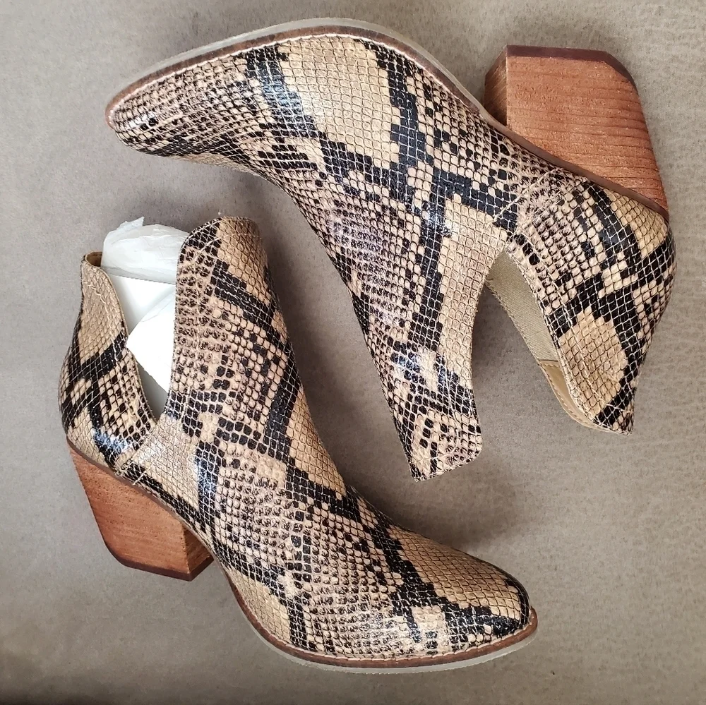 Coconuts Matisse Trader Bootie Brown Snake Size 10 M